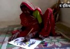 80 साल की आदिवासी महिला की पेंटिग्स इटली के मिनाल में कला दीर्घा में लगी, अंतरराष्ट्रीय स्तर पर मिल रही है पहचान