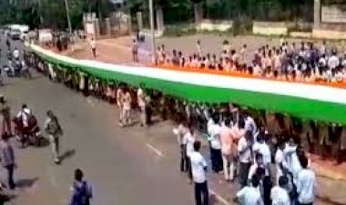 विशाखापटनम में छात्रों ने डॉ. अब्दुल कलाम की मनाई जयंती, निकाली 25000 वर्ग फुट की तिरंगा रैली 