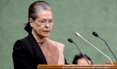 कांग्रेस की अंतरिम अध्यक्ष सोनिया गांधी ने बीजेपी पर साधा निशाना,कहा- बीजेपी ने महाराष्ट्र में लोकतंत्र को नुकसान पहुंचाने का किया शर्मनाक काम 