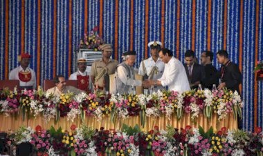 महाराष्ट्र में उद्धव ठाकरे मंत्रिमंडल का विस्तार, एनसीपी के अजित पवार बने उप-मुख्यमंत्री, आदित्य और धनंजय मुंडे को मिला मंत्री पद