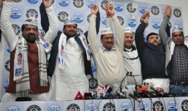 दिल्ली विधानसभा चुनाव से पहले कांग्रेस को लगा झटका,पूर्व सांसद महाबल मिश्रा के बेटे विनय मिश्रा ने थामा ‘आप’ का दामन