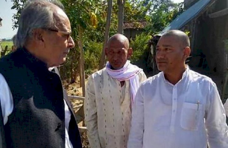 जानिए पूर्व राज्यपाल और बिहार में औरंगाबाद लोकसभा सीट से महागठबंधन के संभावित प्रत्याशी निखिल कुमार किसे श्रद्धांजलि देने पहुंचे कुंडला गांव