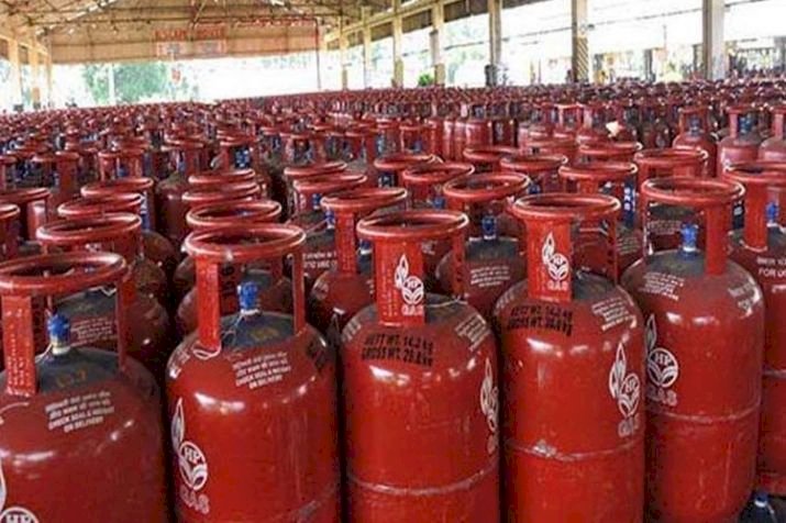 आम जनता की जेब पर बढ़ा बोझ, एक बार फिर बढ़े LPG के दाम
