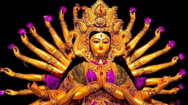 जानिए, दानवों के संहार से पूर्व  माँ भवानी ने किस देव से प्राप्त किए कौन से अस्त्र और शस्त्र?
