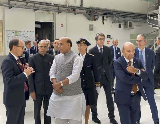 रक्षा मंत्री राजनाथ सिंह की स्वदेश वापसी, फ्रांस की यात्रा को बताया सार्थक, शस्त्र पूजा पर विपक्ष के सवालों का दिया जवाब