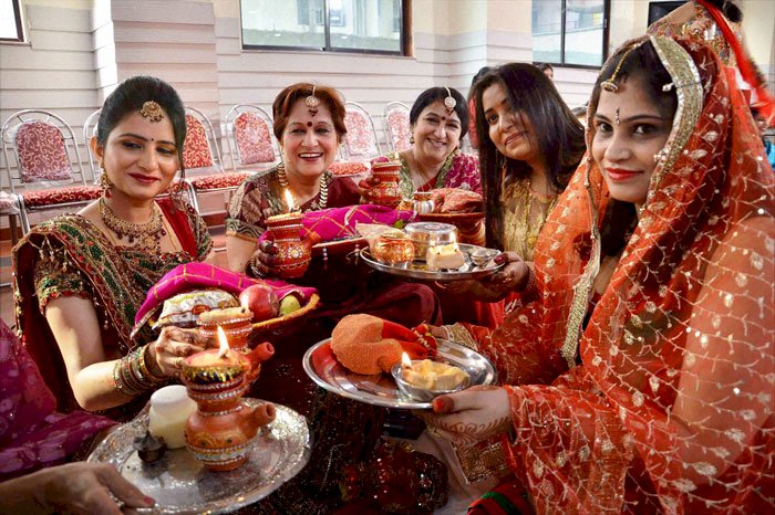 अखंड सुहाग एवं पारस्परिक प्रेम का पर्व है ‘करवा चौथ’