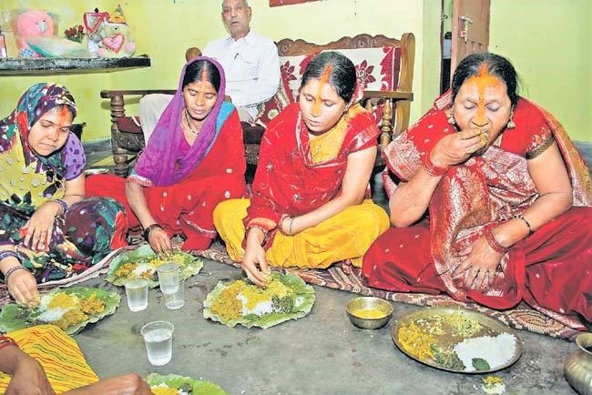 सूर्योपासना का महापर्व छठ :  क्या राजा-क्या रंक और क्या फकीर, सभी आते हैं पतित-पावनी माँ गंगा के तीर