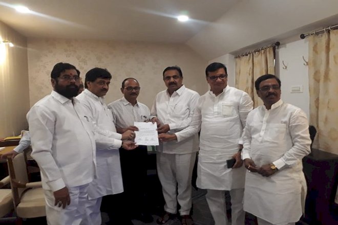 महाराष्ट्र : उद्धव ठाकरे कल ले सकते हैं मुख्यमंत्री पद की शपथ,जयंत पाटिल और बाला साहब थोराट बनेंगे उप-मुख्यमंत्री, बीजेपी विधायक कालीदास कोलांबकर  प्रोटेम स्पीकर नियुक्त