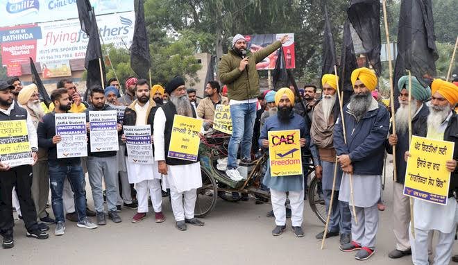 CAA के खिलाफ वामदलों का भारत बंद,दिल्ली से कर्नाटक तक सड़कों पर उतरे प्रदर्शकारी, हिरासत में लिए गए कई प्रदर्शनकारी