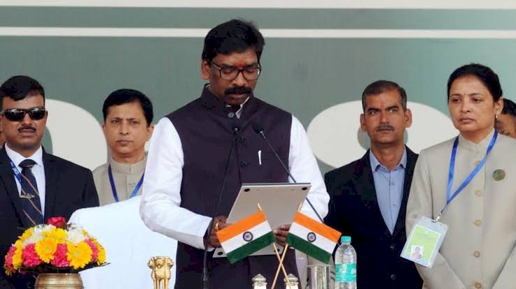 झारखंड में बनी हेमंत सोरेन की सरकार,कांग्रेस के 2 और आरजेडी का 1 विधायक बने मंत्री,रांची के मोदराबादी मैदान में दिखी विपक्षी एकता 