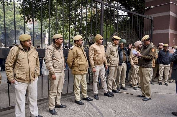 JNU हिंसा : दिल्ली पुलिस की क्राइम ब्रांच ने शुरु की जांच,फेस रीकॉग्निशन टेक्निक का कर रही है इस्तेमाल,नकाबपोश हमलावरों का था अपना कोड वर्ड 